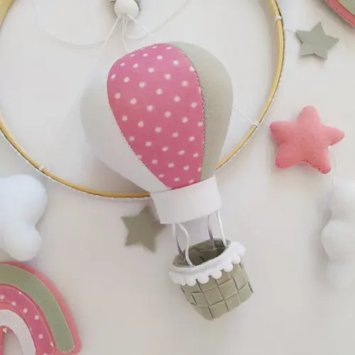 Móbile Céu, Balão, Nuvens, Arco-íris e Estrelas de Feltro