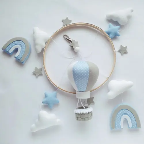 Móbile Céu, Balão, Nuvens, Arco-íris e Estrelas de Feltro