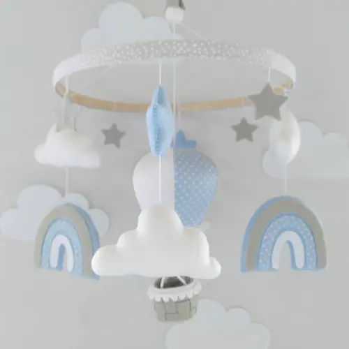 Móbile Céu, Balão, Nuvens, Arco-íris e Estrelas de Feltro