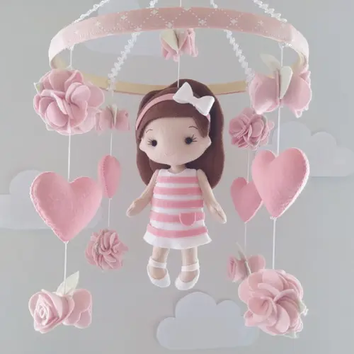Móbile de Berço  Boneca Menininha, Flores e Corações