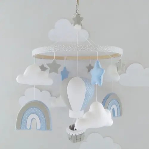 Móbile Céu, Balão, Nuvens, Arco-íris e Estrelas de Feltro