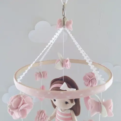 Móbile de Berço  Boneca Menininha, Flores e Corações