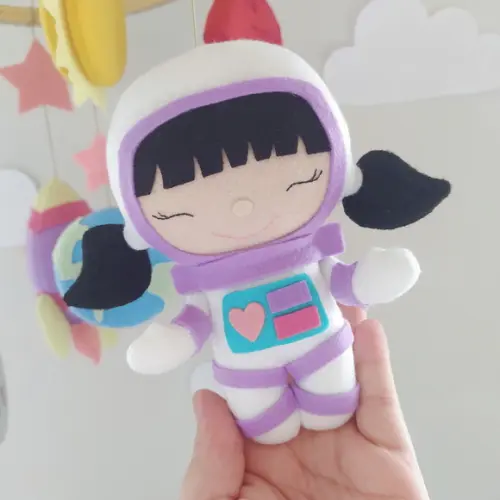 Móbile de Berço Espacial Astronauta Japonesa, Foguete e Planeta