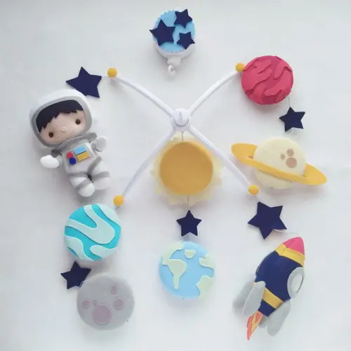 Móbile Musical e Giratório - Astronauta, Foguete e Planetas