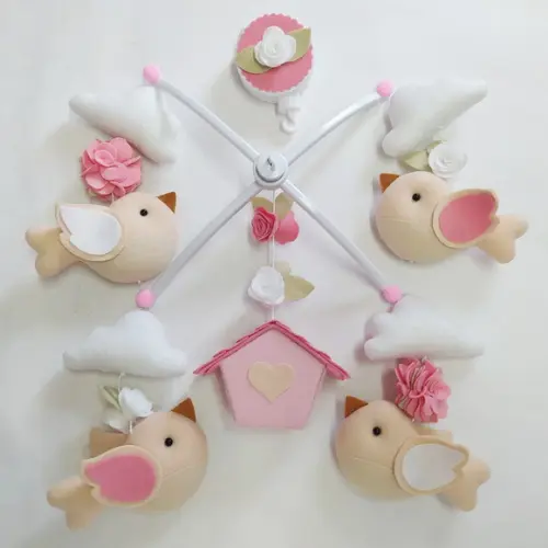 Móbile Musical Passarinhos, Nuvens e Casinha Branco e Rosa