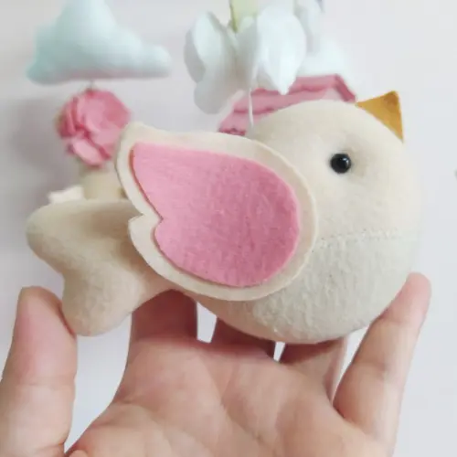 Móbile Musical Passarinhos, Nuvens e Casinha Branco e Rosa