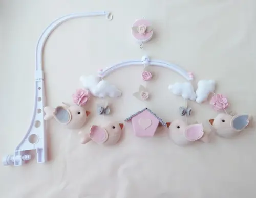 Móbile Musical Passarinhos, Nuvens e Casinha Cinza e Rosa