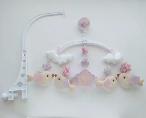 Móbile Musical Passarinhos, Nuvens e Casinha Lilás e Rosa