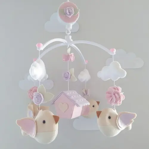 Móbile Musical Passarinhos, Nuvens e Casinha Lilás e Rosa