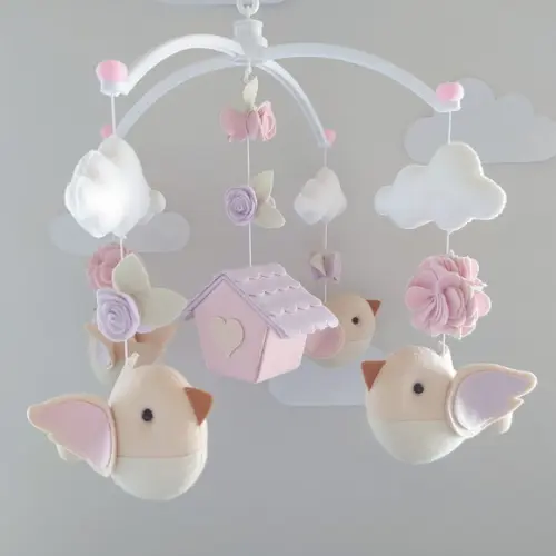 Móbile Musical Passarinhos, Nuvens e Casinha Lilás e Rosa