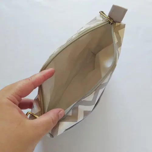 Necessaire Porta Fraldas e Lenço Umedecido - Chevron Cinza