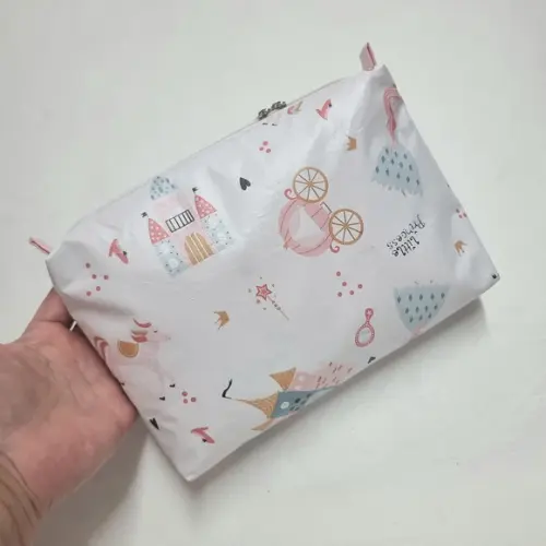 Necessaire Porta Fraldas e Lenço Umedecido - Princesas