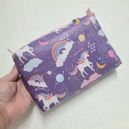Necessaire Porta Fraldas e Lenço Umedecido - Unicornio Roxo