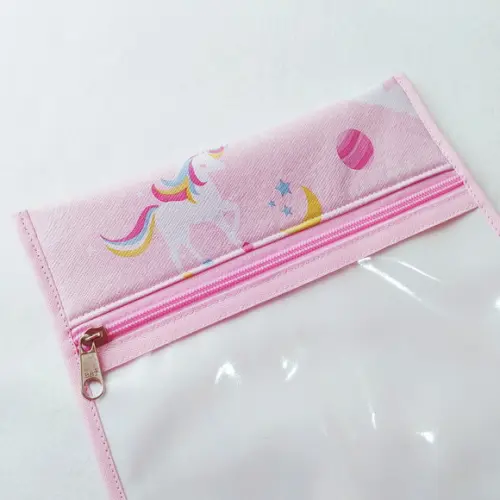 Porta Kit de Higiene - Unicórnio Arco-íris