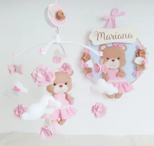 Quadro Bastidor + Móbile Musical - Ursinha e Flores Mariana