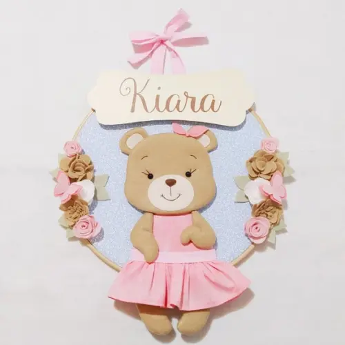 Quadro Bastidor Porta Maternidade Ursinha e Flores - Kiara