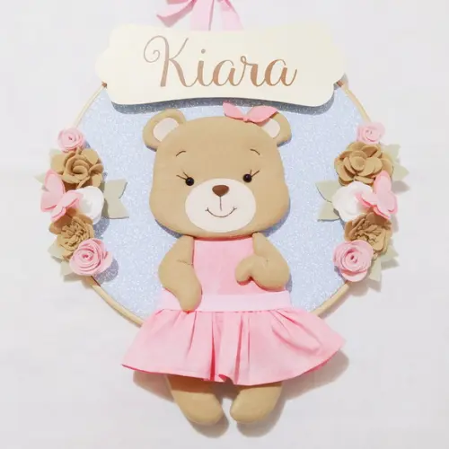 Quadro Bastidor Porta Maternidade Ursinha e Flores - Kiara