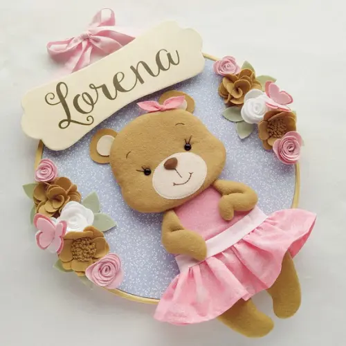 Quadro Bastidor Porta Maternidade Ursinha e Flores - Lorena