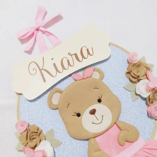 Quadro Bastidor Porta Maternidade Ursinha e Flores - Kiara
