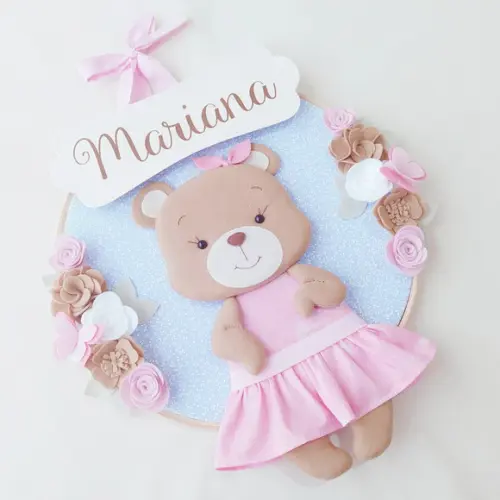 Quadro Bastidor Porta Maternidade Ursinha e Flores - Mariana
