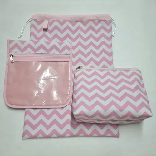 Saco Impermeável + Necessaire + Porta Higiene - Chevron Rosa