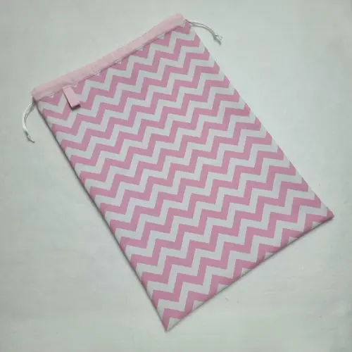 Saco Impermeável + Necessaire + Porta Higiene - Chevron Rosa