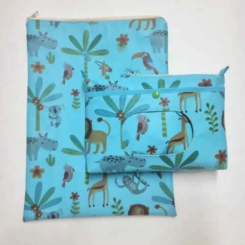 Saco Impermeável + Necessaire Porta Fralda - Safari Turquesa