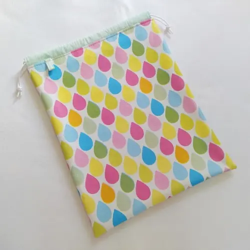 Saco Impermeável para Roupas 27x35 - Gotas Coloridas