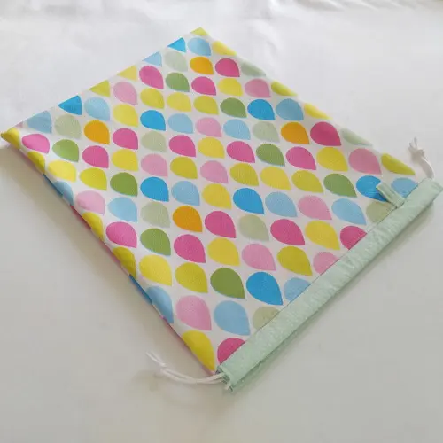 Saco Impermeável para Roupas 27x35 - Gotas Coloridas