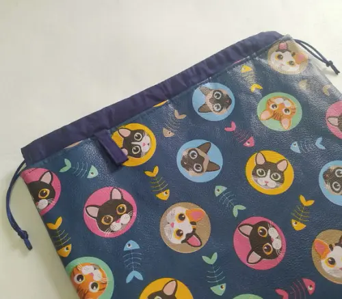 Saco Impermeável para Roupas 28x40 - Gatinhos
