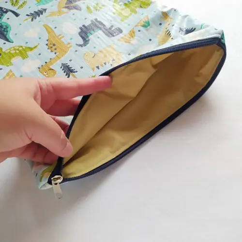 Saco Impermeável para Roupas 28x40 com Zíper - Dinossauros