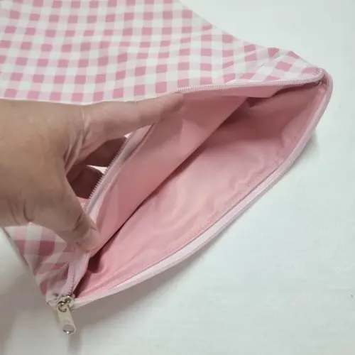 Saco Impermeável para Roupas 28x40 com Zíper - Xadrez Rosa