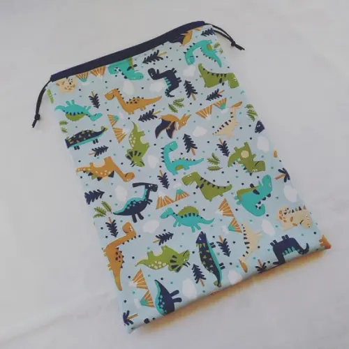Saco Impermeável para Roupas e Toalha 32x44 - Dinossauros