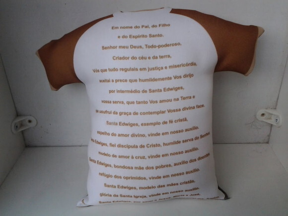 Almofadinha Formato Camisa Religiosa