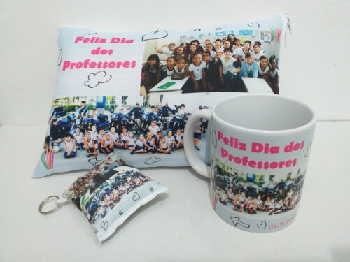 1 Kit Caneca Personalizada + Almofada 20x30 + Almochaveiro