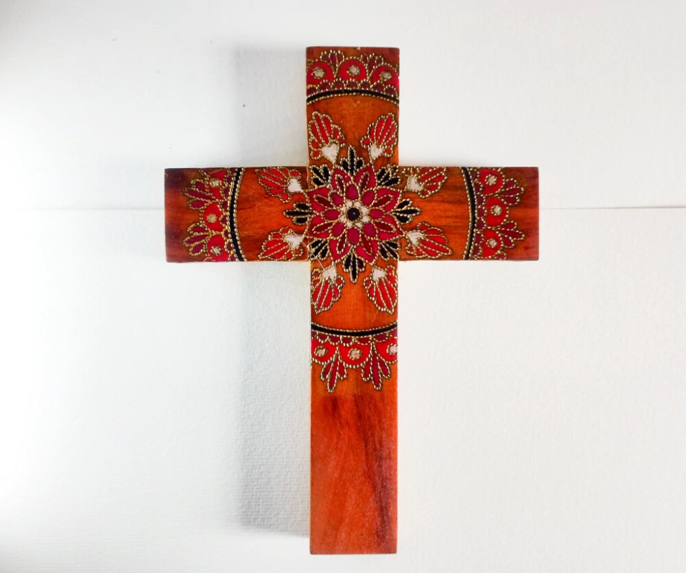 Cruz decorativa em madeira peroba artesanal