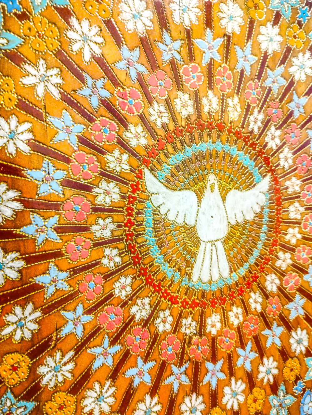 Quadro decorativo com Divino e flores, madeira de demolição Per