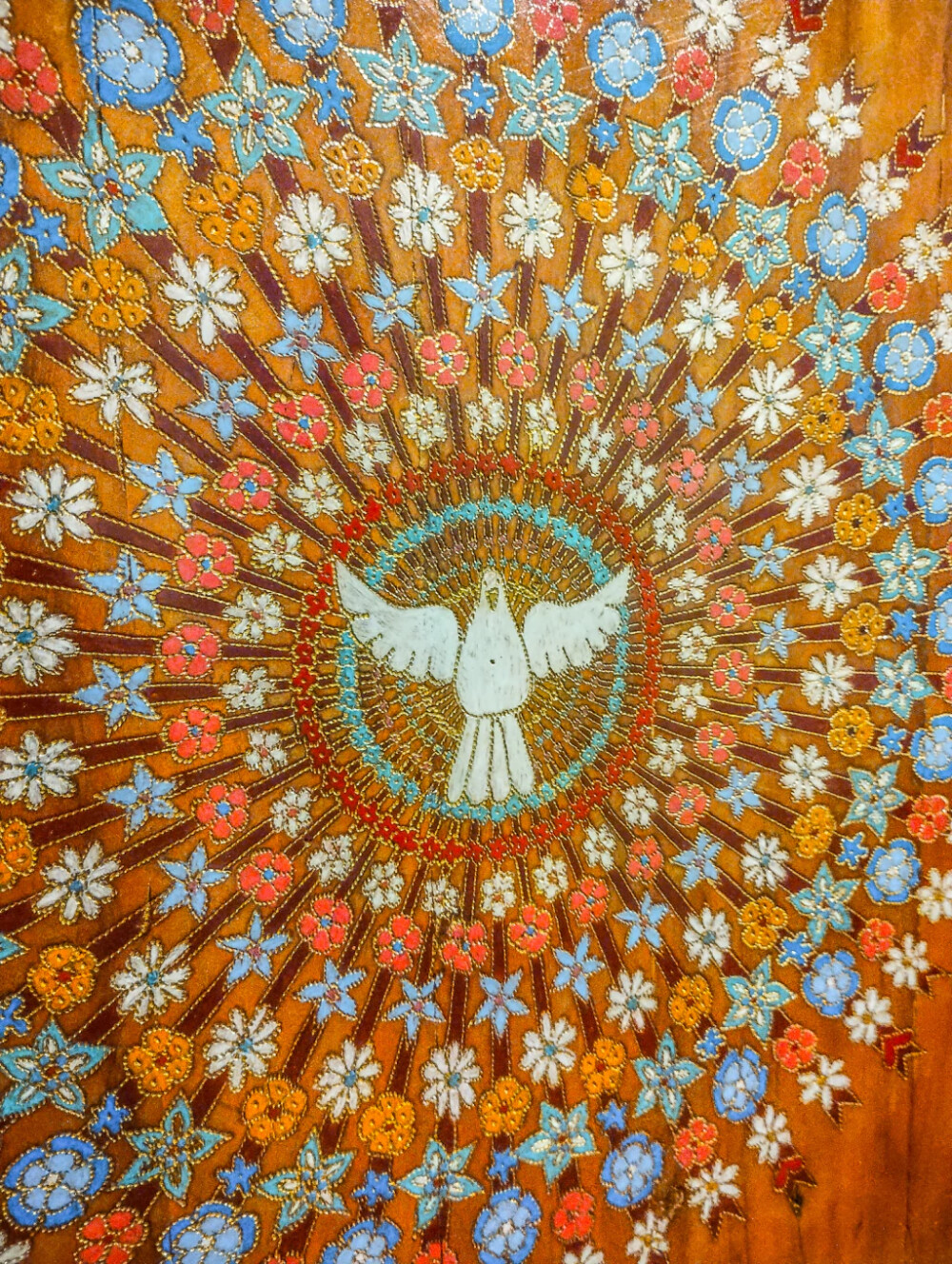 Quadro decorativo com Divino e flores, madeira de demolição Per