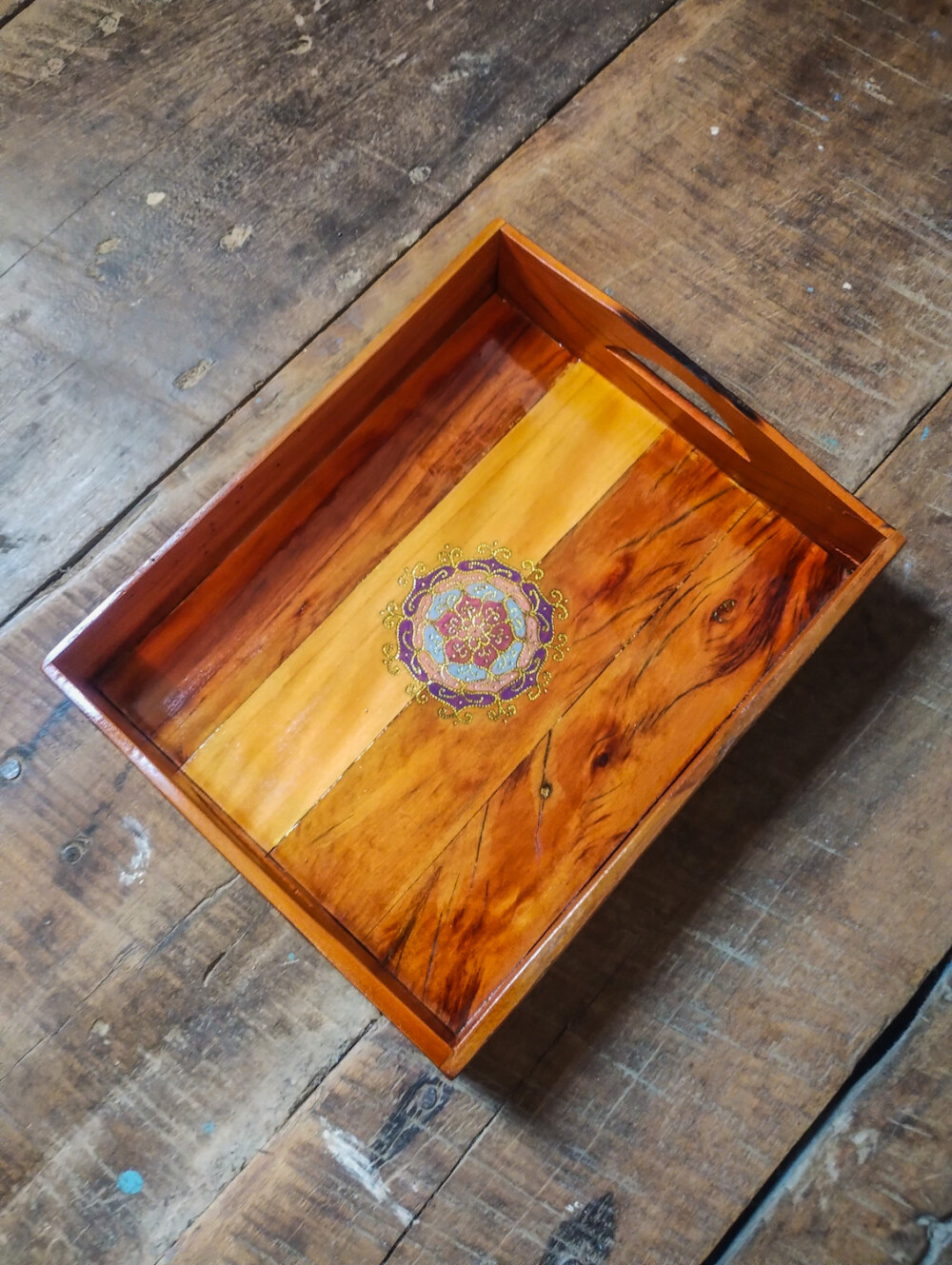 Bandeja de Madeira Peroba Rosa Decorativa com Mandalinha