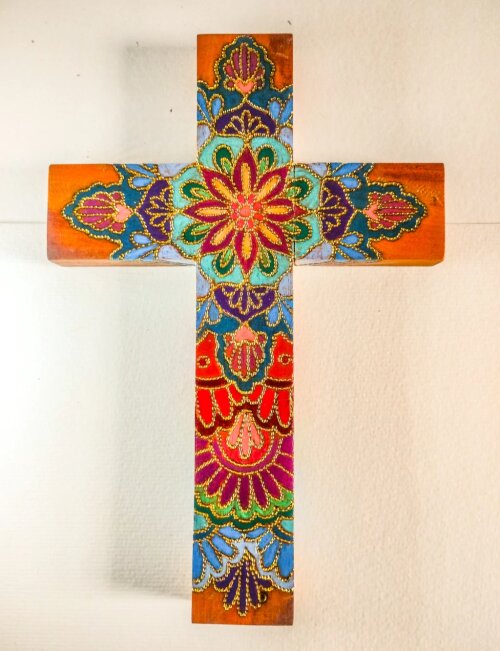 Cruz decorativa em madeira peroba artesanal