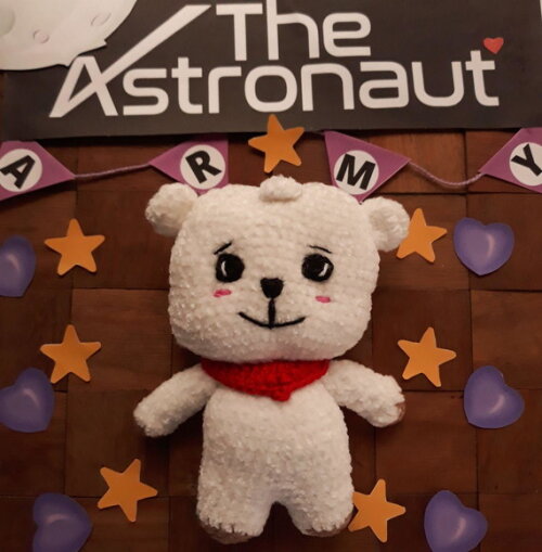 Boneco Pelúcia Rj Jin Bts The Astronaut Feito em Crochê