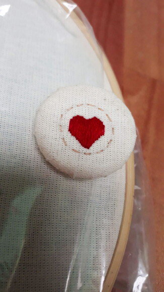 Chaveiro Personalizado Coração Bordado à Mão