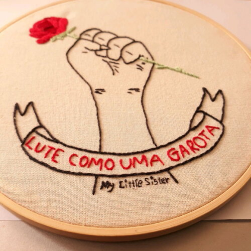 Quadro Decorativo - Lute Como Uma Garota Bordado à Mão