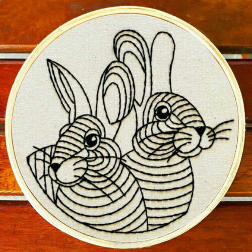 Quadro Decorativo Bordado - Casal de Coelhos - Páscoa 2023