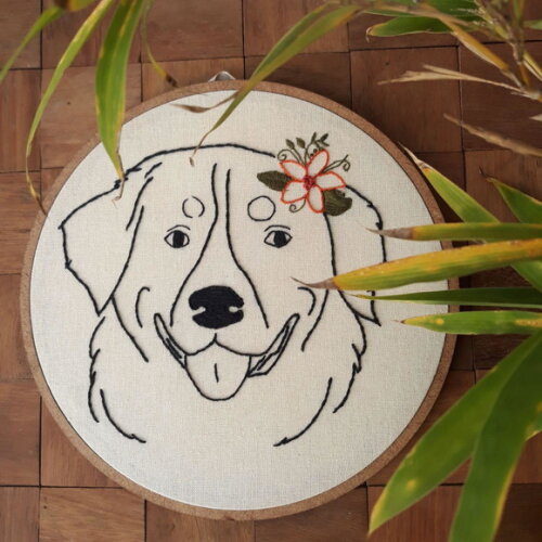 Quadro Decorativo Pet Dog com Flores Bordado à Mão