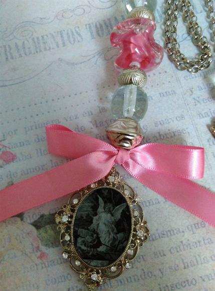 Medalhão Anjo da Guarda Rosa Escuro