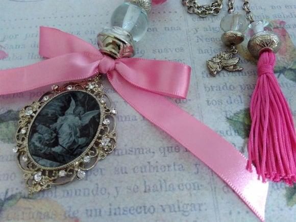 Medalhão Anjo da Guarda Rosa Escuro