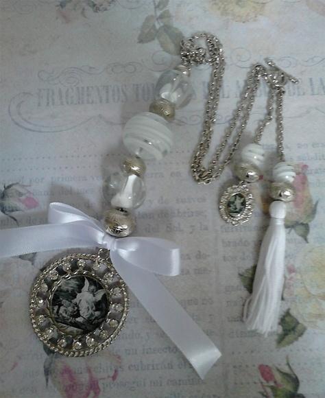 Medalhão Pingente de Berço Anjo da Guarda Redondo com Strass
