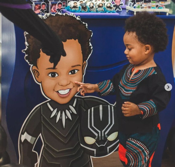 Display de Chão Caricatura Aniversário Pantera Negra