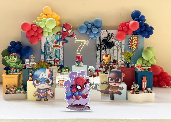 Display de Chão em mdf Aniversário Homem Aranha 80cm